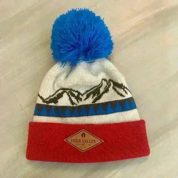 DEER VALLEY YOUTH ROUND TOP PEAKS BEANIE SKIING WINTER STOCKING CAP POM POM - Picture 2 of 6